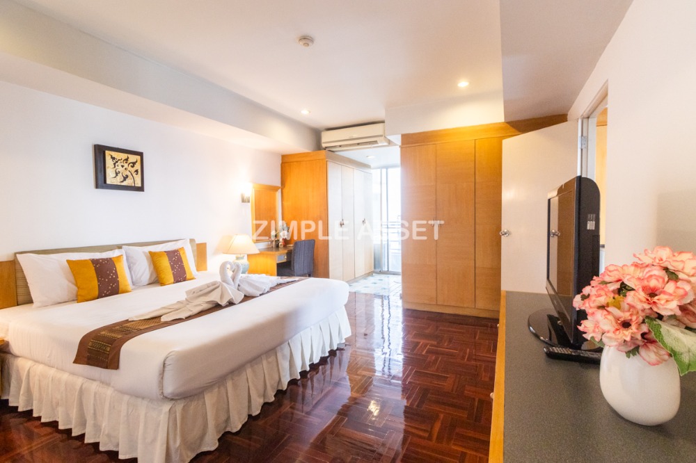 For RentPattanakan, Srinakarin : Line: @zimple_asset  Serviced Apartment on Srinakarin Road. Fully furnished and ready to move-in with fitness and an indoor pool,Secure,Car parking,Quiet, and conveniently accessible to transportation.