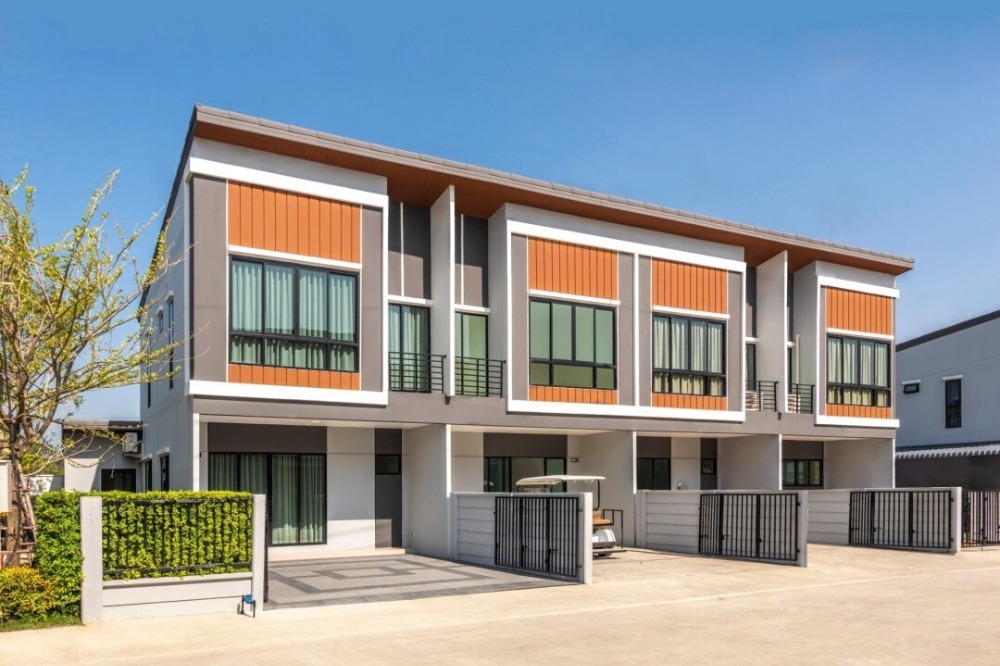 For SaleTownhousePathum Thani,Rangsit, Thammasat : 2-storey townhouse, 28 sq m., new house, fully decorated, model house, located at the beginning of the project, near the main road, complete with amenities, Beyond Town Ladlumkaew Village