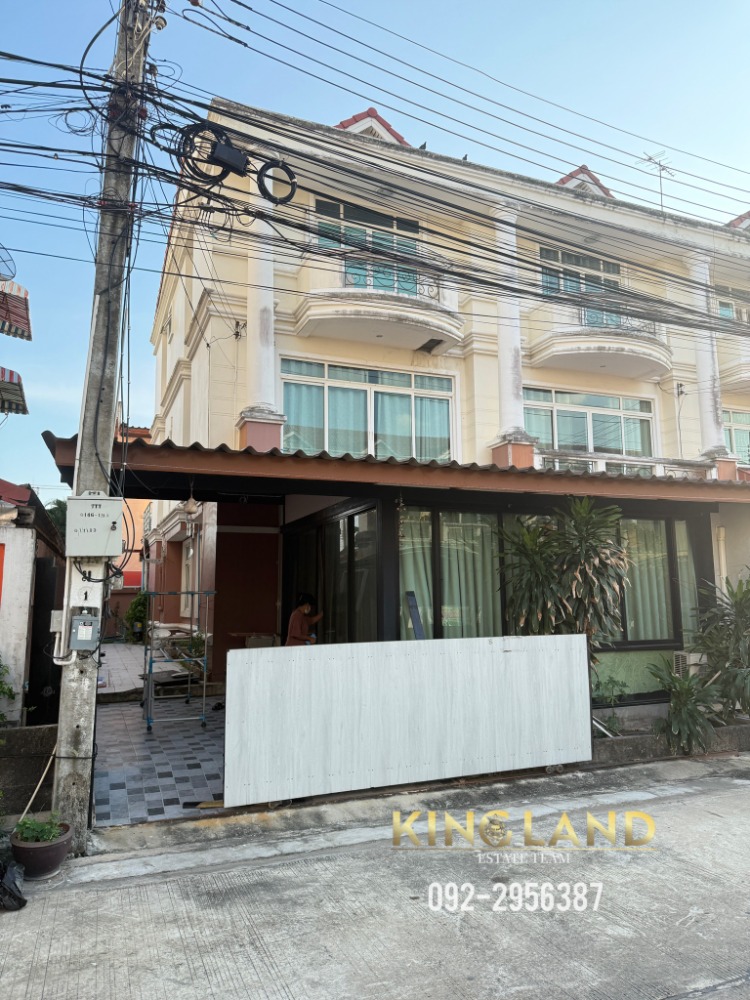 For RentTownhouseMin Buri, Romklao : #For rent, 3-storey townhouse, first house of the project, large house, area 44 sq w, 4 bedrooms, 3 bathrooms, 1 office room, Niransiri Village, Phase 3, Sam Wa Road, Bang Chan, Khlong Sam Wa, Min Buri #Near the Pink Line and Orange Line, complete with fu