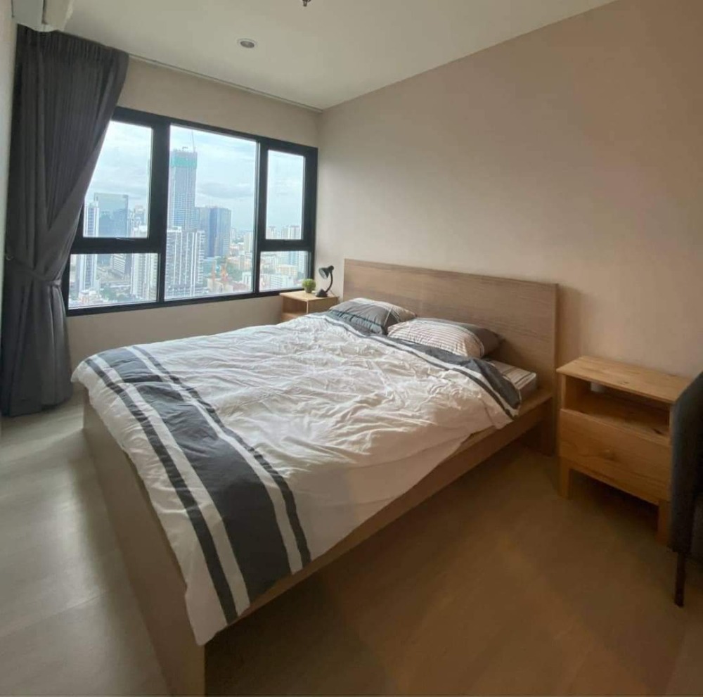 For RentCondoRama9, Petchburi, RCA : 🌆Large room for rent, good price, Life Asoke (Life Asoke) 2 🛌 🛁 2 bathrooms, 27th floor 💫 54 sq m. ✨ Price 28,000 baht ✨ .Near MRT Phetchaburi 300 meters.