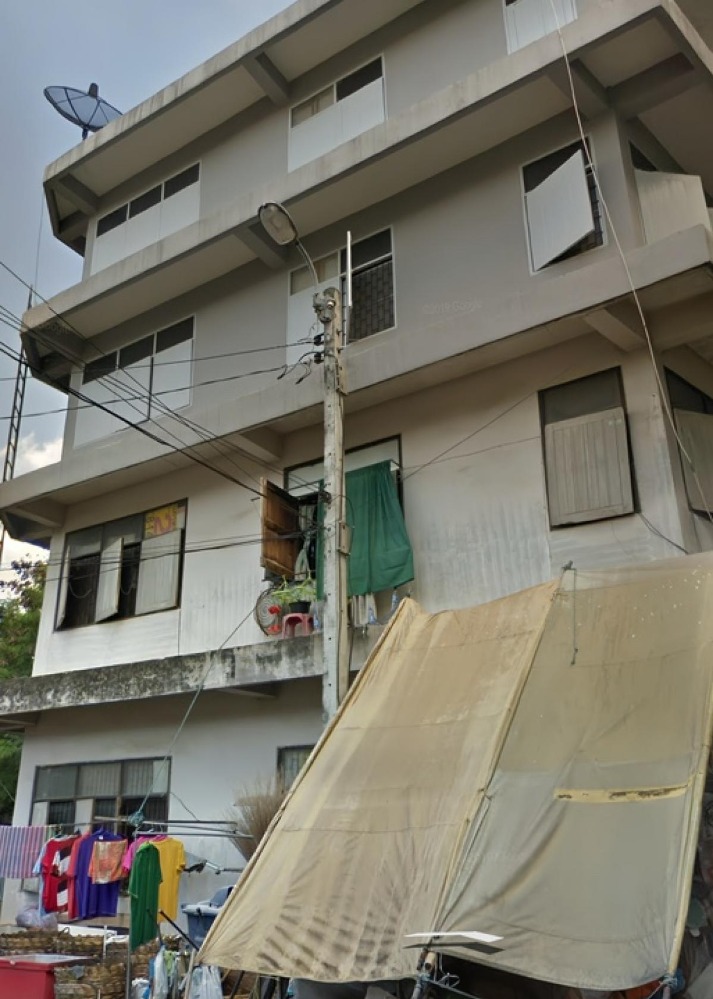 For RentShophousePinklao, Charansanitwong : 🏬For rent: 4-storey commercial building, only 200 meters from Bang Khun Non MRT station. Suitable for residential use/Home Office/warehouse/storage/transportation point.