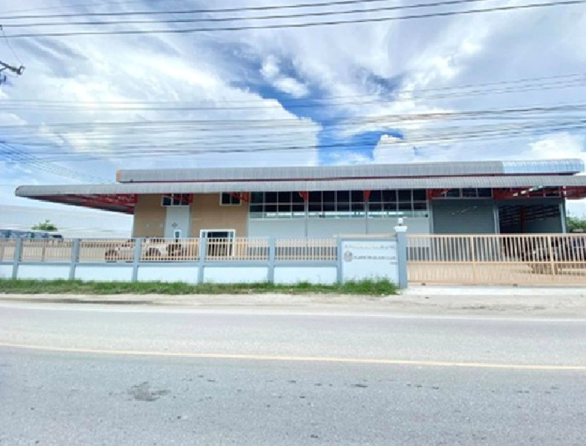 For RentWarehouseBangna, Bearing, Lasalle : For Rent for rent, warehouse with 3 -storey office, 230 square meters of land, a total use of 924 square meters. Very good location on King Kaew Road. Not deep into the alley The trailer can enter.