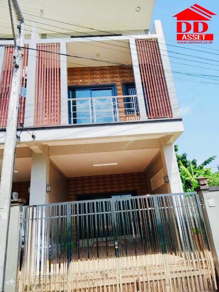 For RentTownhomeHatyai Songkhla : For rent: 2-storey townhouse, behind HomePro Hat Yai and near Central Festival Hadyai, only 3 minutes away. Code: T8092