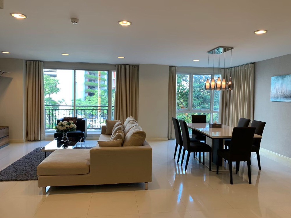 For RentCondoSukhumvit, Asoke, Thonglor : Condo For Rent at The Crest Sukhumvit 24, ฺBig size, 3 Bedrooms, 3 Bathrooms, 2 Parking spaces, Ready to move in.