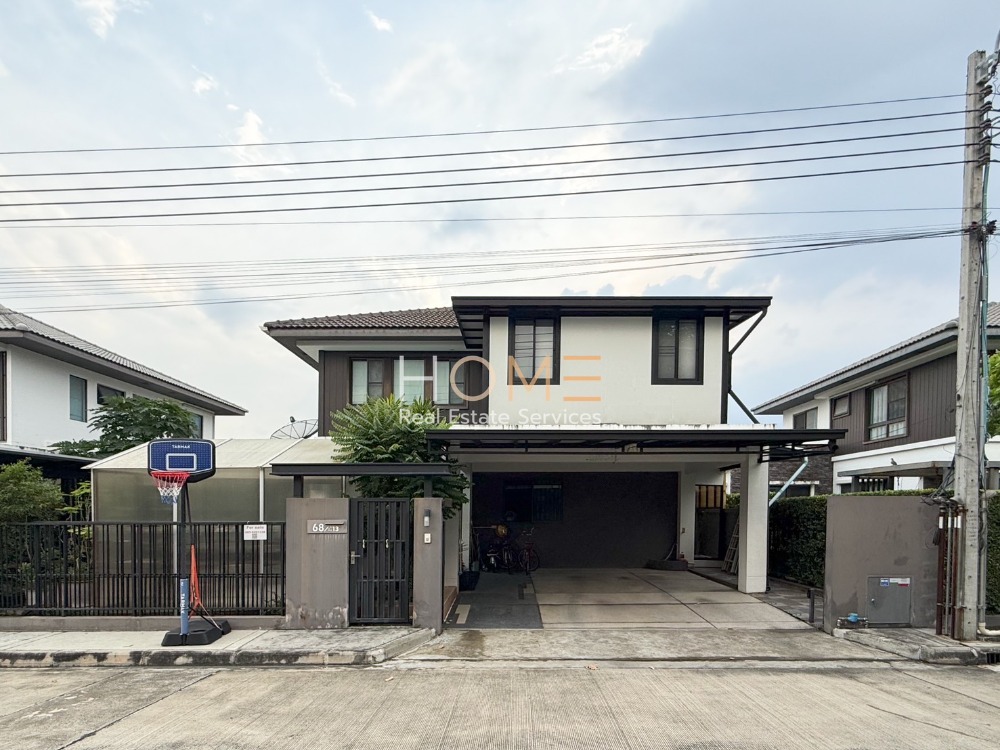 For SaleHouseBangna, Bearing, Lasalle : There is a private garden ✨ Detached house, Mantana Bangna Km.7 / 4 bedrooms (for sale), Mantana Bangna Km.7 / Detached House 4 Bedrooms (FOR SALE) CJ512