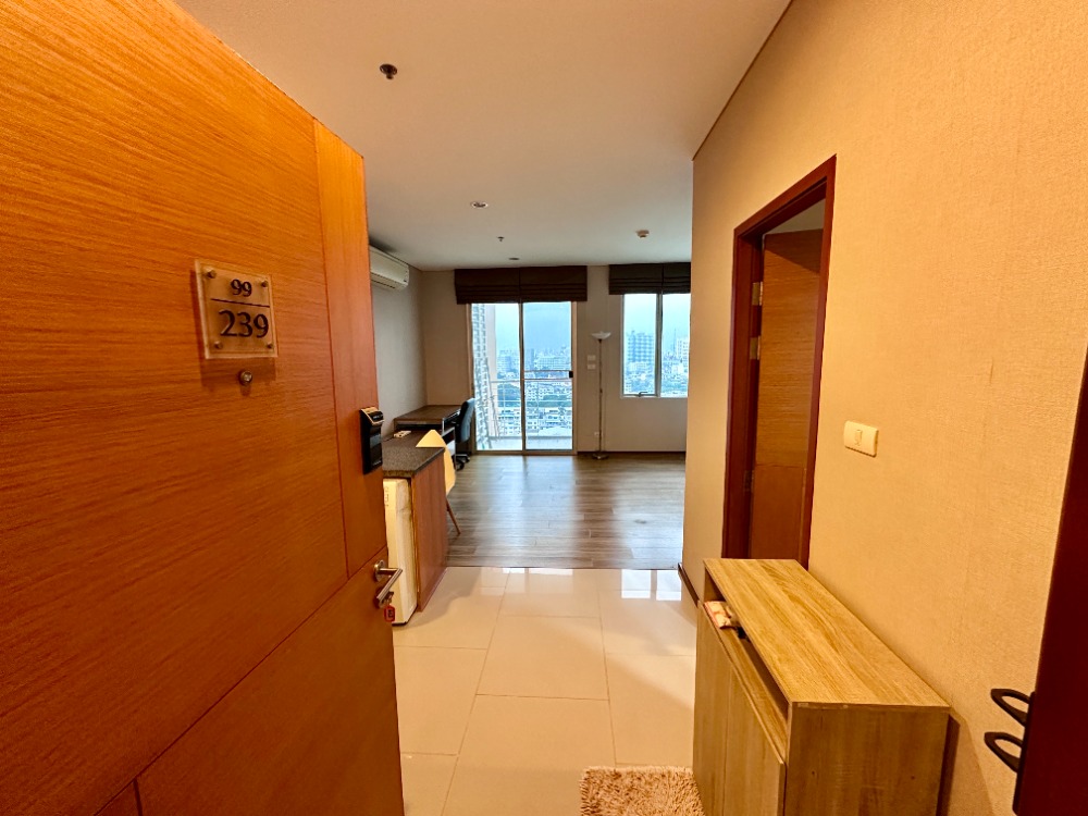 For RentCondoWongwianyai, Charoennakor : For rent Villa Sathorn, 200 meters from BTS Krung Thon Buri, studio room, 40 sq m.