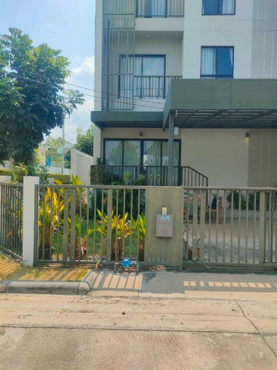 For RentTownhouseMin Buri, Romklao : Townhouse for rent, Villa Albello Rama 9 - Srinakarin, near Wellington International School, only 1 minute away.