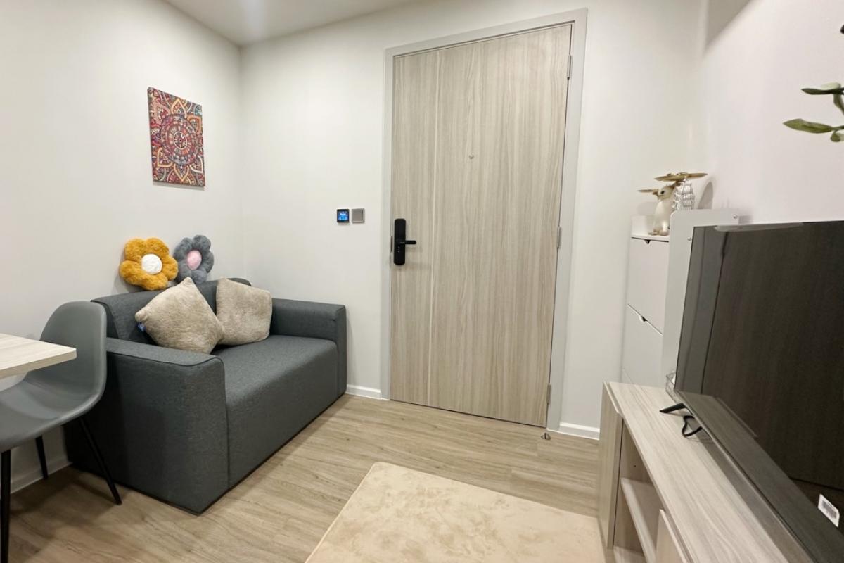 For RentCondoMin Buri, Romklao : Condo in a homey style, warm feel 📍Min Buri area 🎉 Brand new room 🎉 Convenient transportation ✔️ Near Min Buri BTS station ✔️ Near the main road, convenient transportation