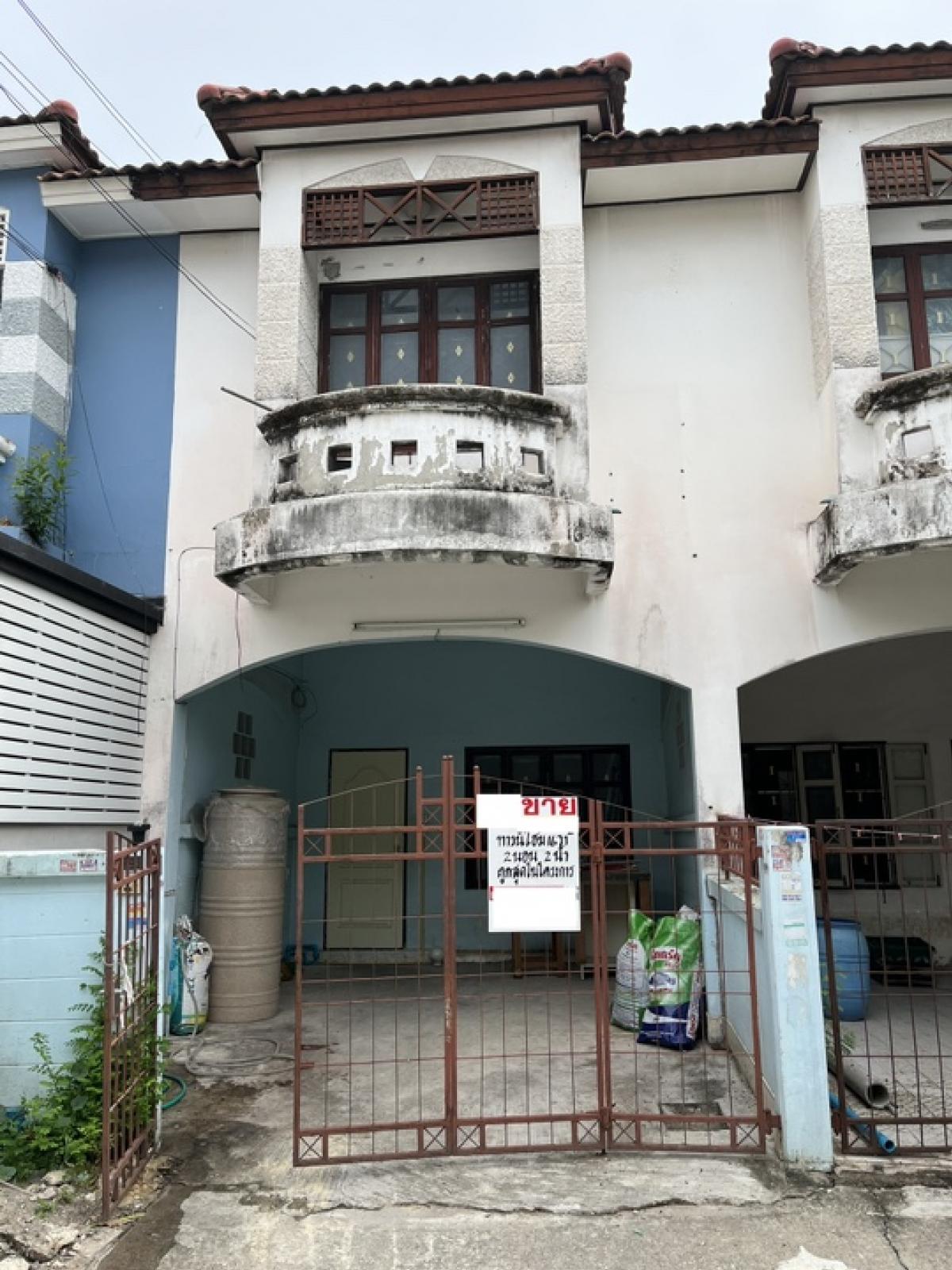 For SaleTownhouseNonthaburi, Bang Yai, Bangbuathong : For sale: 2-storey townhouse, Piyawaram 3, Ban Kluai-Sai Noi, area 16 sq m., price 945,000 baht, cheapest in the project 👍