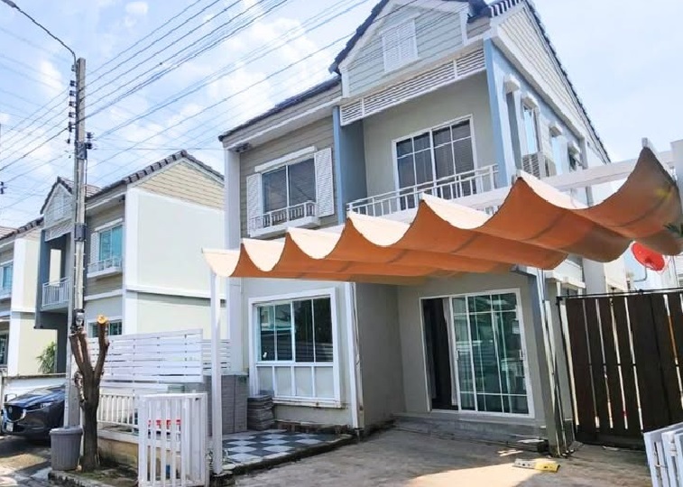 For RentTownhouseBangna, Bearing, Lasalle : For Rent, 2-storey townhouse for rent, The Village Bangna Village (Bangna-Trad Km.8), very beautiful house, corner house next to the garden / 3 air conditioners, for living only, small pets allowed