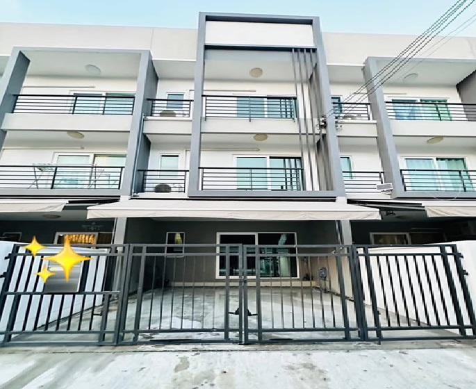 For RentTownhouseBangna, Bearing, Lasalle : For Rent Townhome for rent, 3 floors, Baan Klang Muang, Suan Luang / Chaloem Phrakiat Rama 9 Soi 28 / Beautiful house, new condition, fully furnished, air conditioners throughout the house, for living, pets not allowed, no company registration