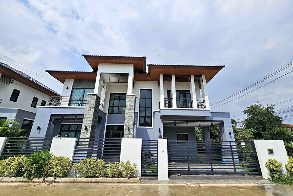 For SaleHouseNonthaburi, Bang Yai, Bangbuathong : 🏡 **Special single house, no common fee, self-built village, 7 units** 🏡 New, newly built, ready to move in immediately