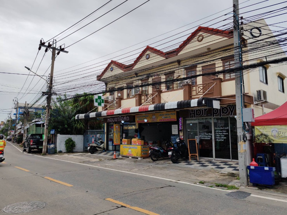 For SaleLandNonthaburi, Bang Yai, Bangbuathong : Land for sale with buildings!!! Area 111 sq m., 550 meters from the Pink Line BTS station in Soi Tiwanon 38 (Soi Than Samrit) with 2 shophouses.