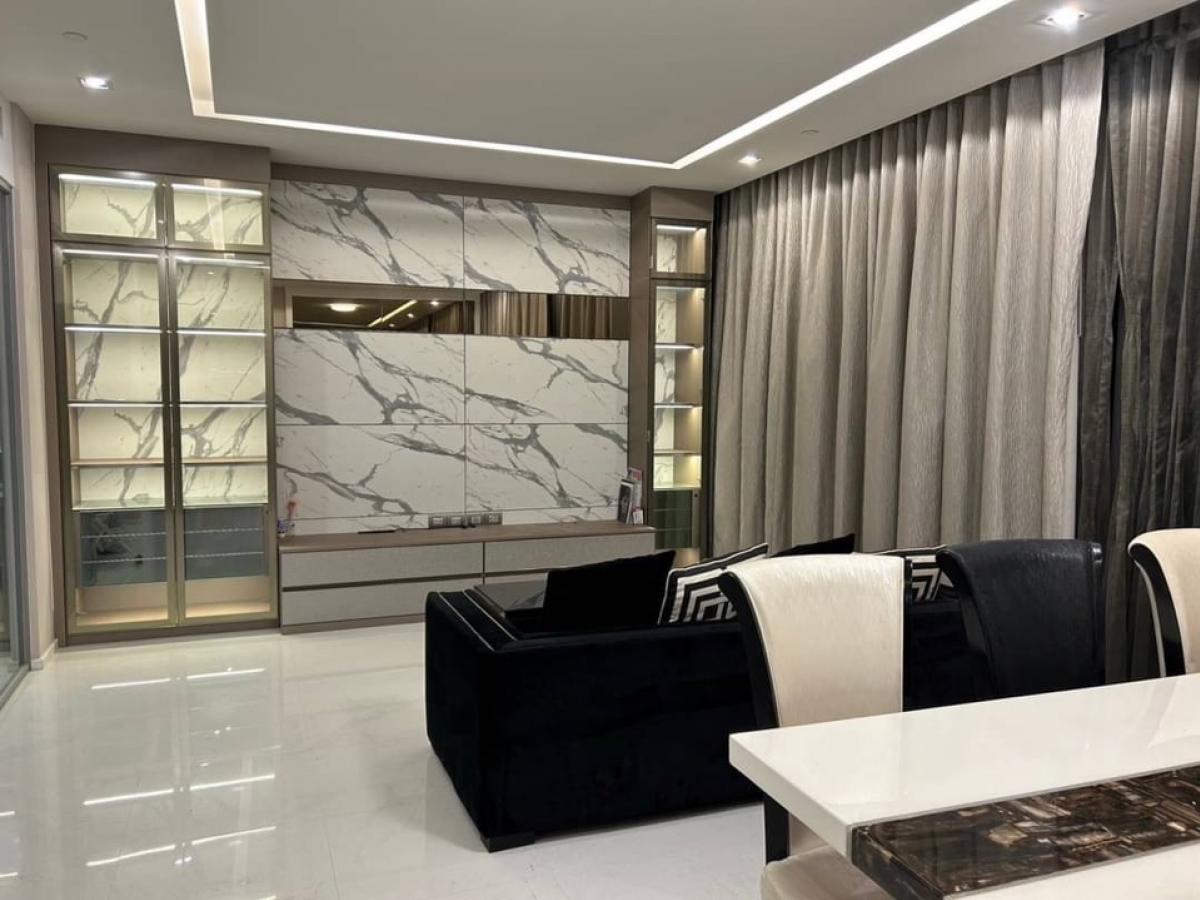 ขายคอนโดสาทร นราธิวาส : 📢👇For sale with tenant til May 25Bangkok Sathorn is one of good place, good location to live in Sathorn , only few steps to BTS , private lift, fully furnished, nice decoration, ready to move in