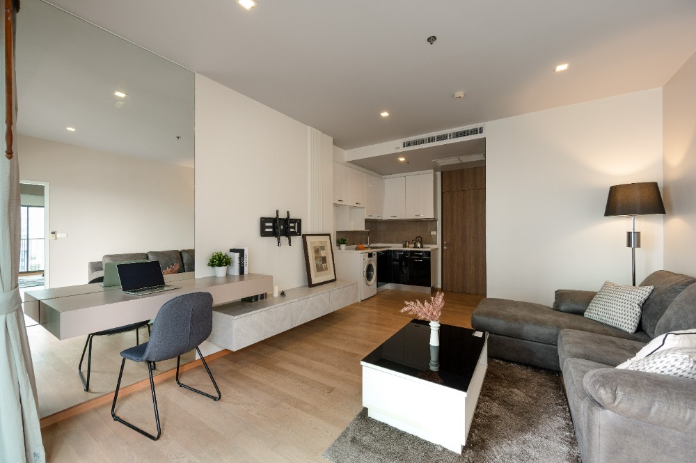 For SaleCondoSukhumvit, Asoke, Thonglor : Noble Refine, newly renovated condo on Sukhumvit 26, BTS Phrom Phong, 1 large bedroom, 56.6 Sq.m., 8.9 million