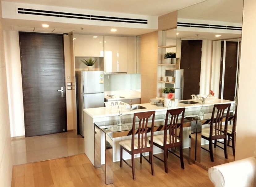 For RentCondo : The address asoke  1bed  25000  40+ floor  0928895628