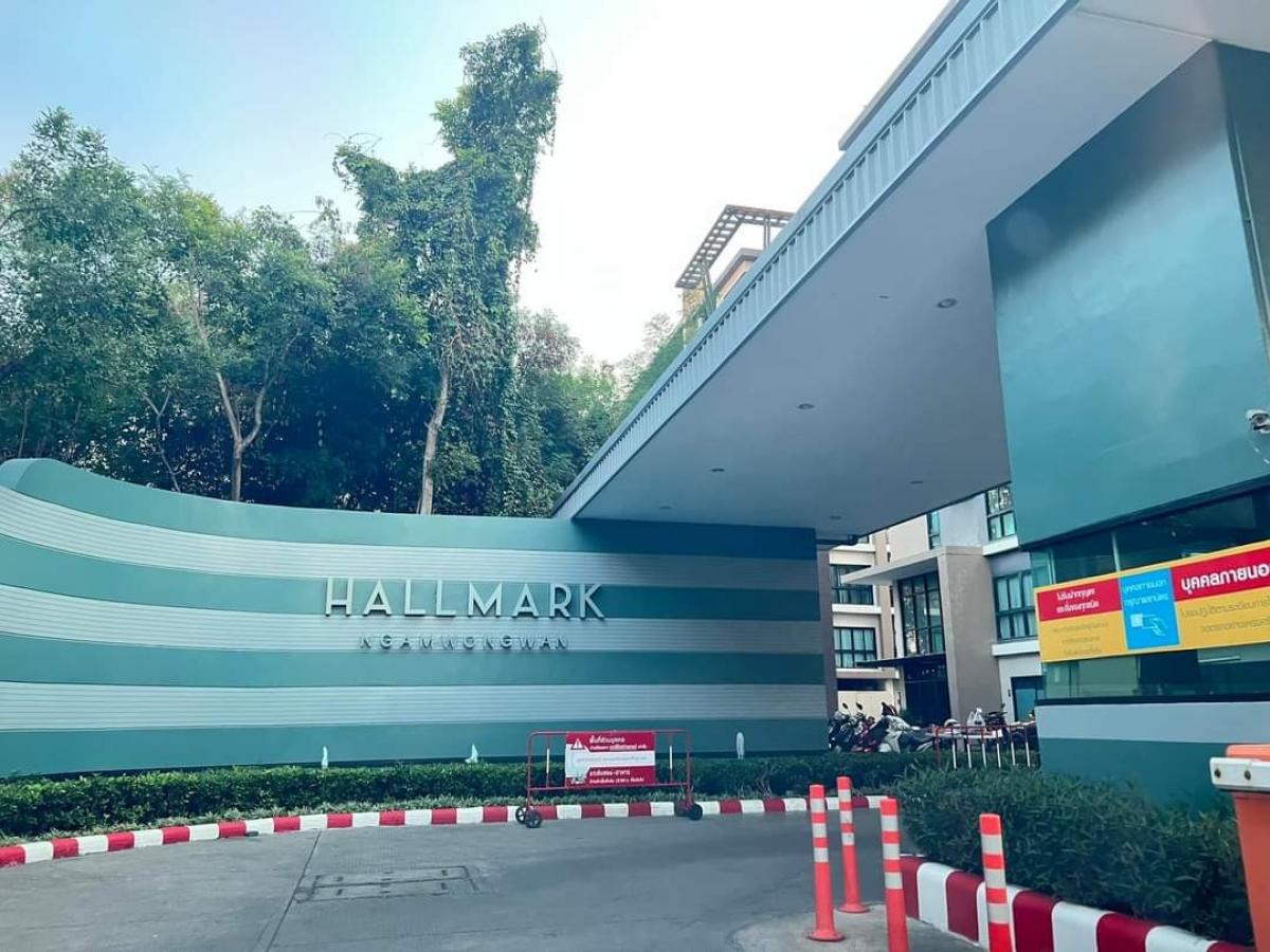 ให้เช่าคอนโดแจ้งวัฒนะ เมืองทอง : ปล่อยเช่าคอนโด Hallmark งามวงศ์วาน ใกล้ MRT แยกติวานนท์ ใกล้ กระทรวงสาธารณสุขนนทบุรี เฟอร์นิเจอร์ครบ ห้องกว้าง 3 ห้องนอน 2 ห้องน้ำห้องแยกเป็นสัดส่วน ฟรีส่วนกลาง ฟรีจอดรถได้ 2 คัน ชั้นบนสุด เหมาะกับคนที่อยู่เป็นครอบครัว ฟิวเหมือนอยู่บ้าน หรืออยู่กับเพื่อนห