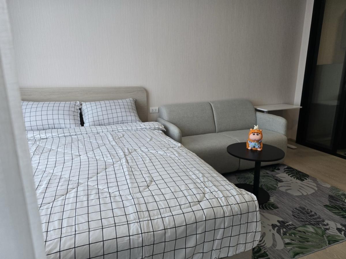 For RentCondo : คอนโด D Condo Hype rangsit ตรงข้าม ม.กรุงเทพคอนโดใหม่พร้อมเข้าอยู่ห้องตึก A ชั้น 7 หัวนอนทิศตะวันออก ฝั่งวิวนอกสัญญาเช่า 1 ปี เดือนละ 12,000 บาทสัญญาเช่า 2 ปี เดือนละ 11,500 บาทได้เฟอร์นิเจอร์ตามรูป ทีวี 50 นิ้ว ตู้เย็น ไมโครเวฟเครื่องซักผ้าไม่อนุญาติเลี้