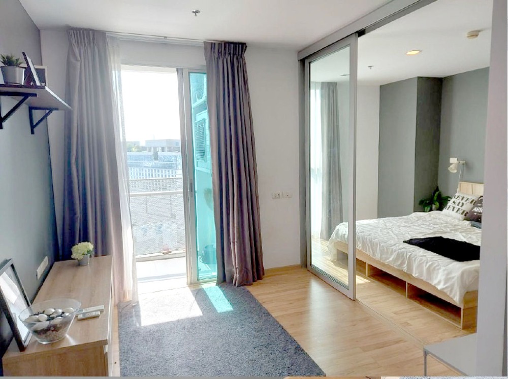 For SaleCondoLadprao, Central Ladprao : Condo House 23 Ratchada-Lat Phrao, on the main road, no need to enter or exit the alley, near MRT Lat Phrao Station 200 m., room in good condition, 22nd floor, sky view