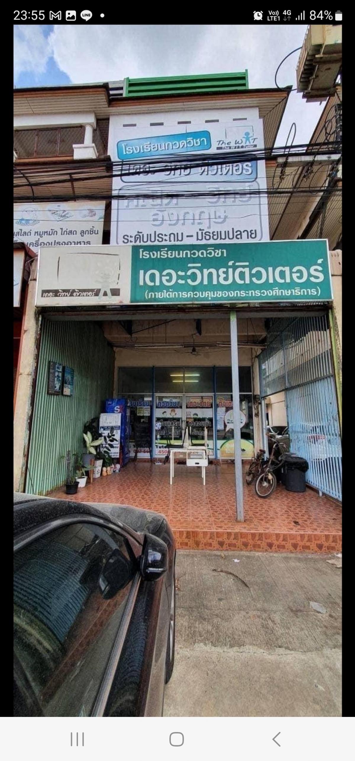 For SaleShophouseMahachai Samut Sakhon : For sale: 3 and a half storey commercial building, on the road, good location, Bang Ya Phraek, Samut Sakhon