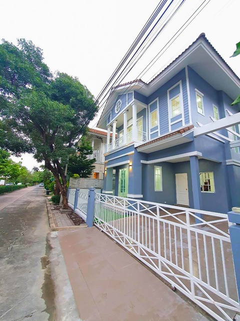 For RentHouseOnnut, Udomsuk : ChaloemPhrakiat Rd. 20-30 Ramkhamhaeng2 U. 1.2 km.Purify 2-storey house Charter Inter Sch. 6km.