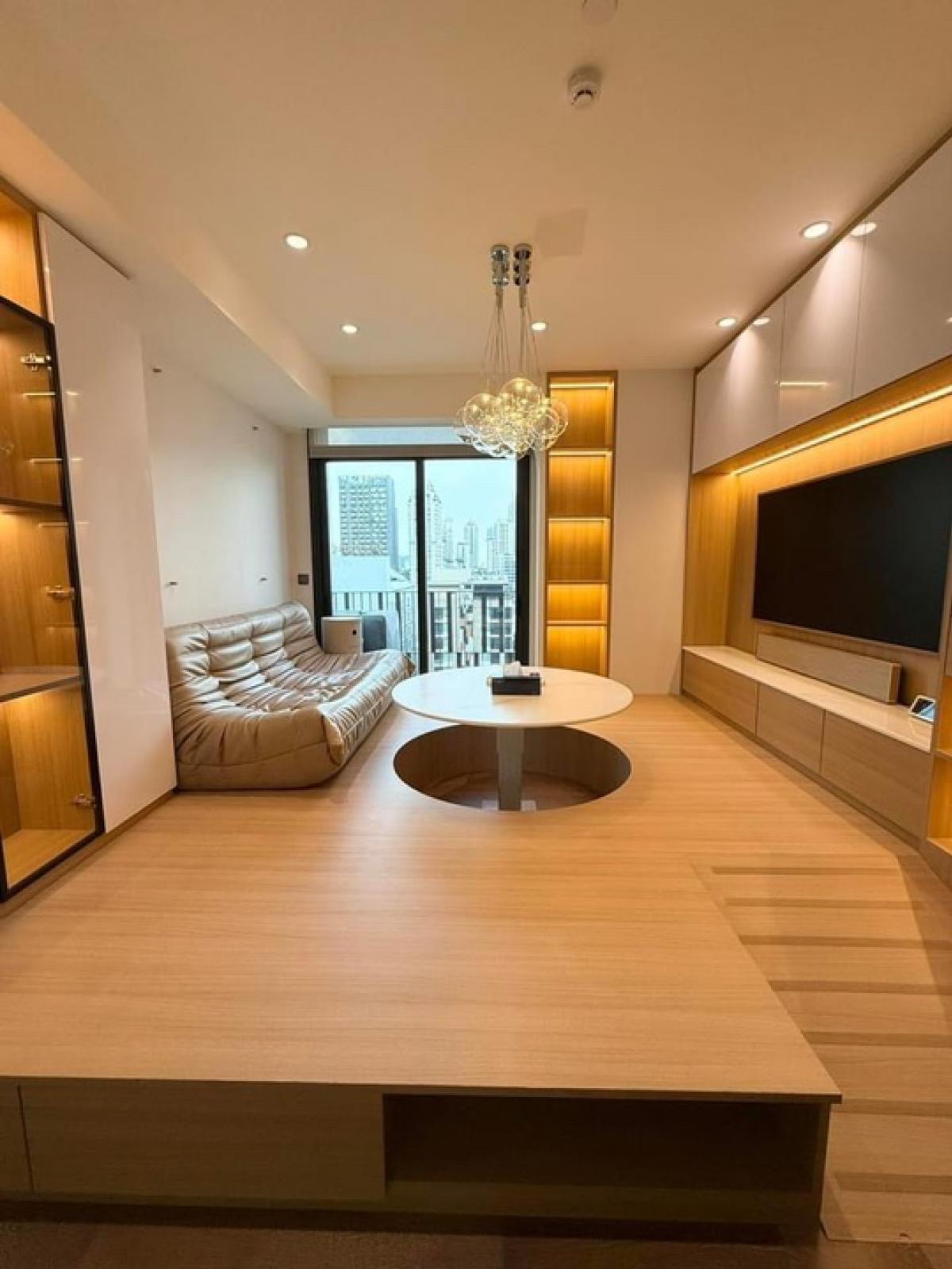 ให้เช่าคอนโดสุขุมวิท อโศก ทองหล่อ : 📢👇One of brand new petfriendly condo and unit , easily traveling in many routes and transportation as near BTS, MRT, ARL,unblocked view, corner unit, free internet, ready to move in