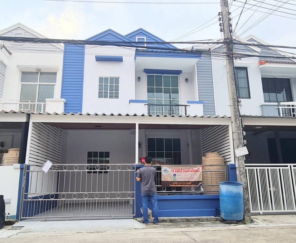 For SaleHousePathum Thani,Rangsit, Thammasat : Y003 Townhome, 2 floors, 20 sq. W. 4 Bedroom, Wararak University, Rangsit, Khlong 3, Soi 2/3, can park in the house The whole new renovation