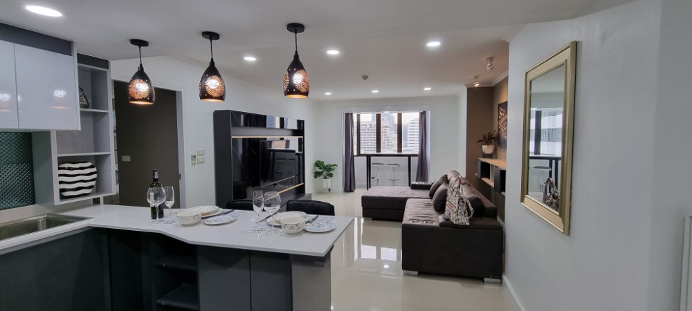 For RentCondoNana, North Nana,Sukhumvit13, Soi Nana : Condo for rent, Omni Tower Sukhumvit Nana, 67 sq m., near BTS Nana