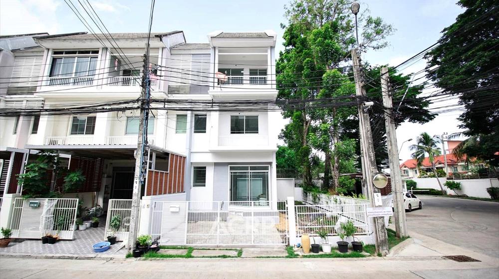 For SaleTownhomeRama 2, Bang Khun Thian : Townhouse for sale on project BAAN MAI 1 (corner unit). Newly Renovated. For sale only 3.59 MB.