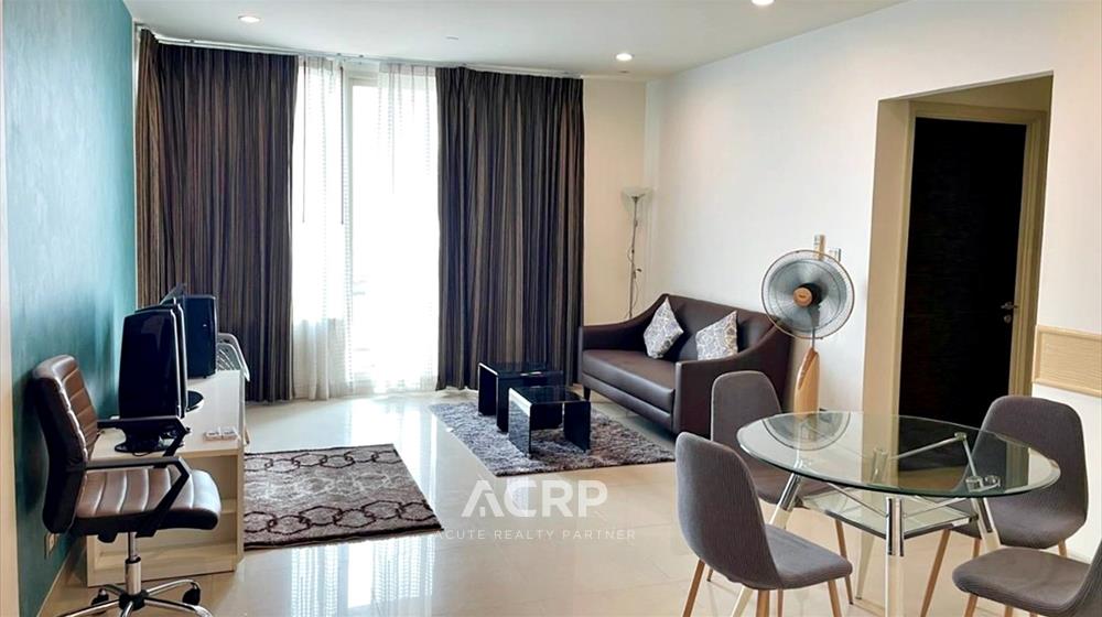 For SaleCondoWongwianyai, Charoennakor : Selling a condo with a tenant, Watermark Chaophraya, Charoen Nakhon. Spacious and inviting unit.