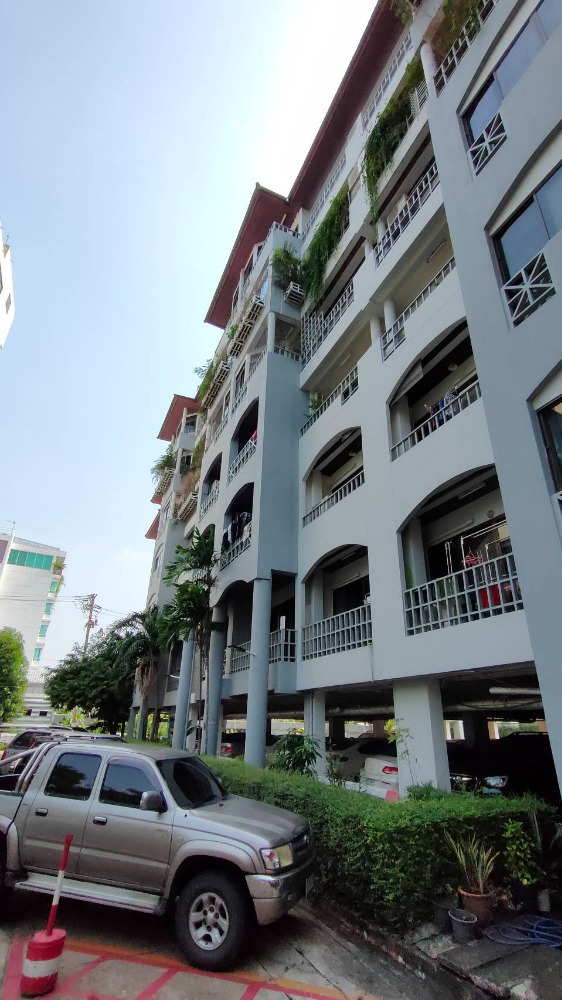 For SaleCondoRamkhamhaeng, Hua Mak : Cheap sale, Sriwara Garden Condo, Town in Town, very good location, near Rama 9, near Ekkamai-Thonglor, near expressway, near BTS, can enter and exit via many routes, can go anywhere, very large room, comfortable to live in, area of ​​approximately 80 sq 