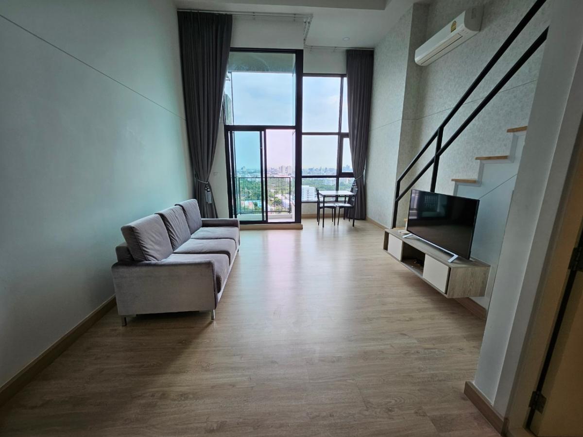 For RentCondoRattanathibet, Sanambinna : Knightsbridge Duplex Tiwanon #46 square meters near MRT Ministry of Public Health only 60 meters!!! #A chic duplex room, 2 floors, beautiful room, large room, condo with a home feel, comfortable living, high floor, unblocked view, high ceiling, airy and c