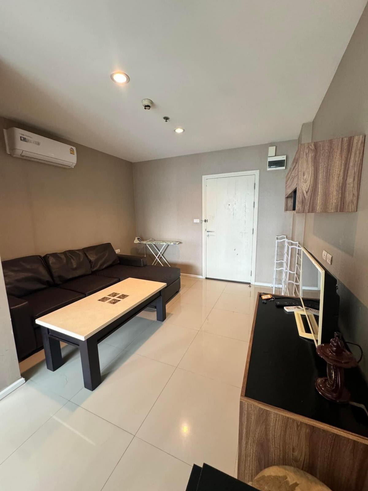 For RentCondoOnnut, Udomsuk : ✅For rent, Condo Aspire Sukhumvit 48, near BTS Phra Khanong and On Nut ✅Usable area 38 square meters, 5th floor, view facing Sukhumvit Road, see BTS Skytrain ✅1 bedroom, 1 bathroom ✅Price 14,000 baht/month* Ready to move in * 🔔Book now