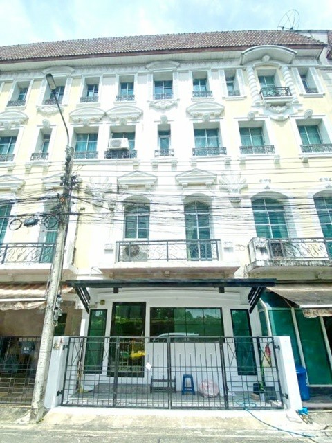 For RentHome OfficeSapankwai,Jatujak : Ratchavipha Ratchada for rent home office MRT WatSamianNari 0.7km. 4bed 4-storey Prachaniwet Market