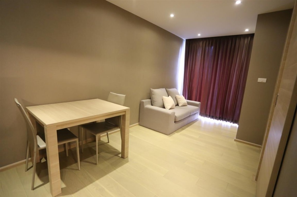 For RentCondoSilom, Saladaeng, Bangrak : OMG1459  Nice 1 Bedroom unit - Silom CBD - available NOW 10-Nov-24  [ Klass Silom ]