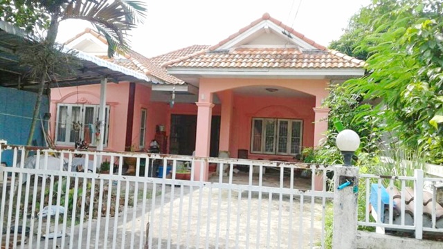 For RentHouseRayong : On main road Makro&Central Rayong 0.7 km. Single-storey detached house 3bed 2bath private quiet conv