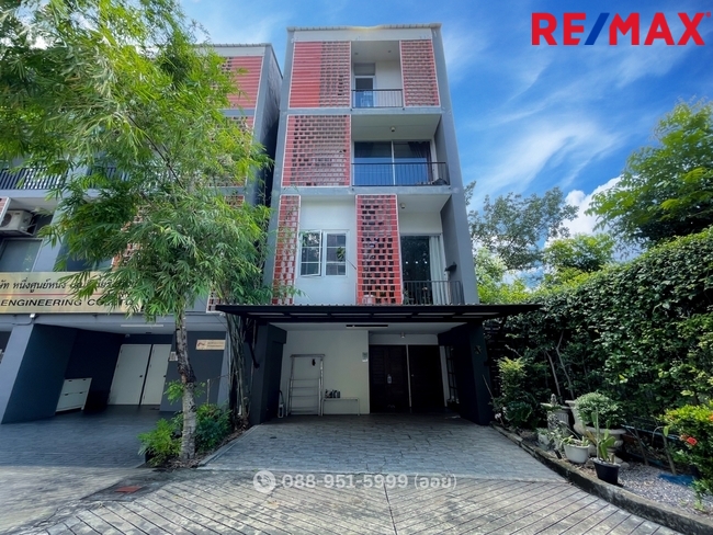 For SaleTownhomeNawamin, Ramindra : For sale: Siamese Blossom@Fashion (Siamese Blossom @Fashion), corner townhouse, 3.5 floors, beautifully decorated, with space next to the house, Ram Intra 64 area