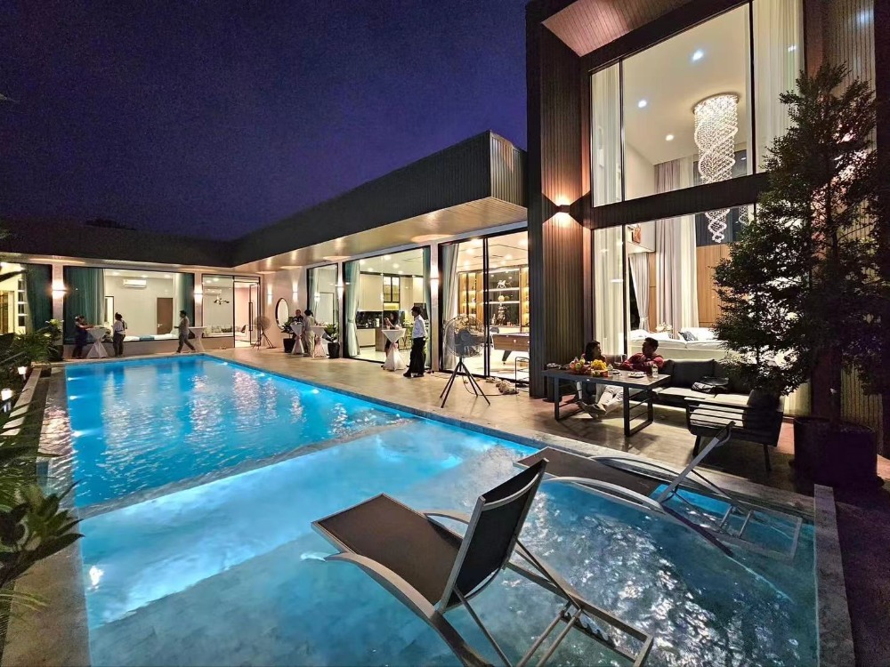 ขายบ้านพัทยา บางแสน ชลบุรี สัตหีบ : ขายบ้าน Private pool villa ตกแต่งสไตล์  Modern luxury