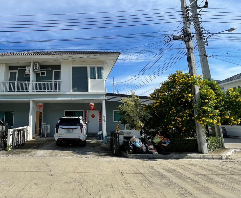 For SaleHouseLadkrabang, Suwannaphum Airport : For sale: semi-detached house, corner house, 41.2 sq m, The Plant On Nut-Motorway, 3 bedrooms, 2 bathrooms, fully furnished