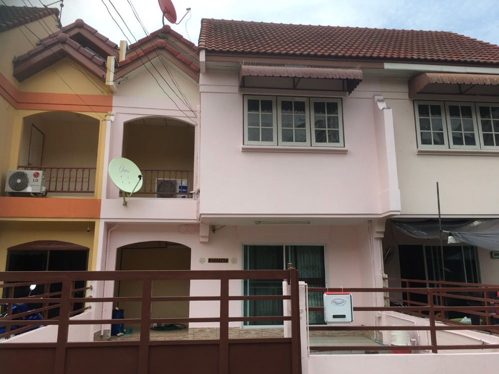 For RentHome OfficeOnnut, Udomsuk : Townhouse for rent, 25 square wah, 3 bedrooms, 3 bathrooms, Sukhumvit 101/1, near BTS, with air conditioner, 20,000 per month