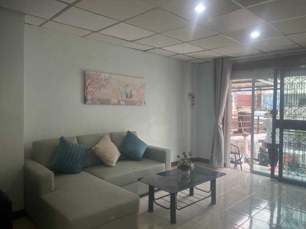 For RentTownhouseOnnut, Udomsuk : Townhouse for rent, 25 square wah, 3 bedrooms, 3 bathrooms, Sukhumvit 101/1, near BTS, with furniture, air conditioner, TV, complete furniture, new condition, 30,000 per month