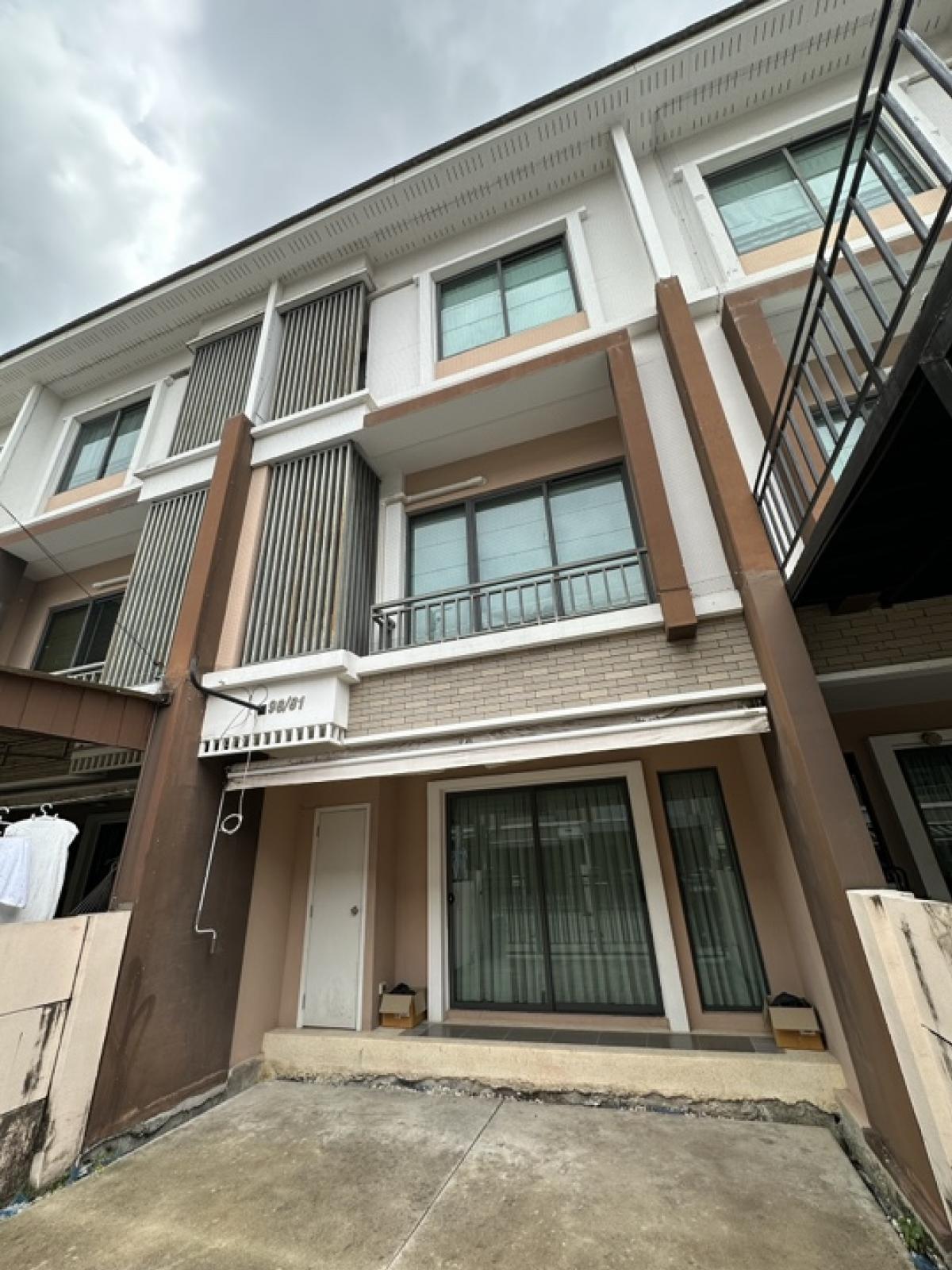 For SaleTownhouseOnnut, Udomsuk : For sale: 3-storey townhouse, The Private, Sukhumvit 77, On Nut, size 21.30 sq m, 3 bedrooms, 4 bathrooms, 1 living room