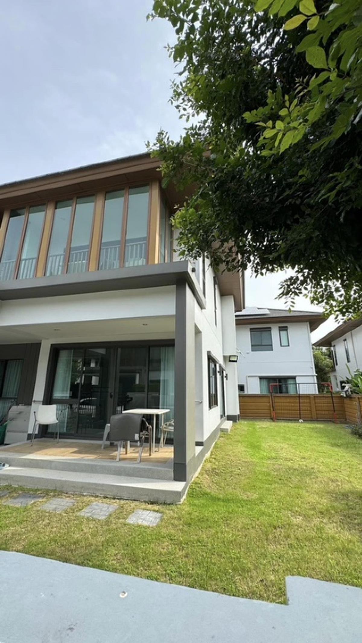 ให้เช่าบ้านพัฒนาการ ศรีนครินทร์ : 🏡 Burasiri Pattanakarn for rent🏡•Luxurious detached house in the city center