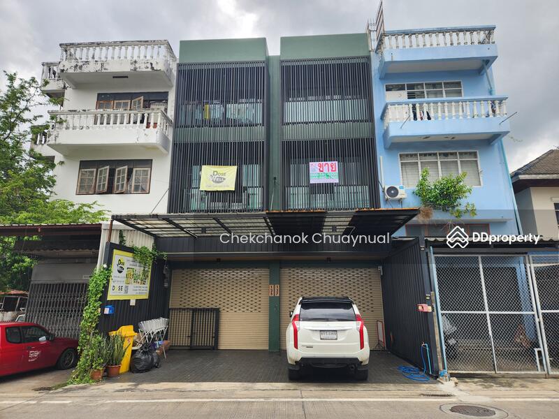 For SaleShophouseNonthaburi, Bang Yai, Bangbuathong : For sale: 3-storey commercial building, Rattanathibet, 700 meters from MRT Nonthaburi Intersection, 2 units, 500 sq m, 3.8 million baht.