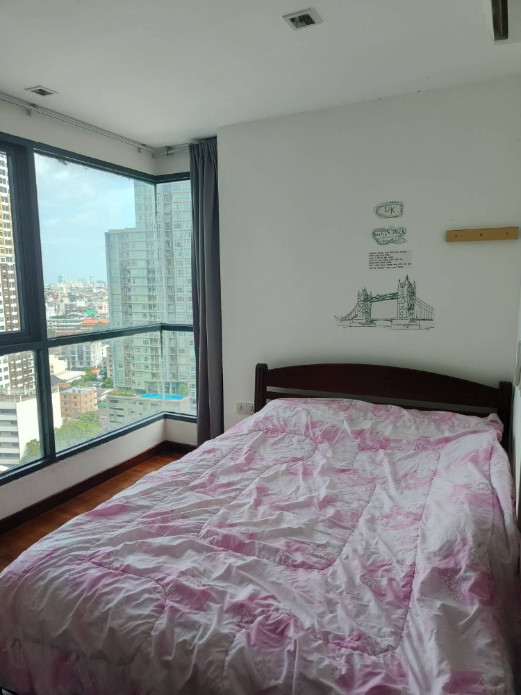 For RentCondoWongwianyai, Charoennakor : For rent, very cheap, Ideo Mobi Sathorn (Ideo mobi sathorn), next to BTS Thonburi, 50 meters, with furniture + 2 bedrooms + washing machine, only 17,000 baht (can park 2 cars), size 46 sq m., 2 bedrooms, 1 bathroom, 19th floor, with washing machine, bed,