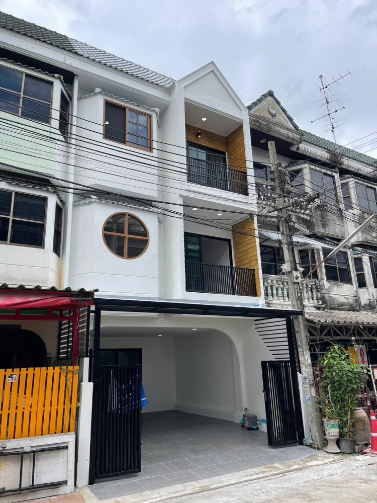 For SaleTownhouseNonthaburi, Bang Yai, Bangbuathong : 3-story townhouse for sale, Jing Jai Village, Soi Rewadee 75, Size 19 square wah, 4 bedrooms, 3 bathrooms, 1 kitchen, Fully furnished