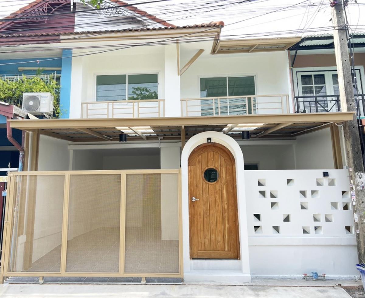 For SaleTownhouseNonthaburi, Bang Yai, Bangbuathong : For sale: Pruksa 3, Soi 40, front of house does not collide with anyone #Location near the market, near the van stop