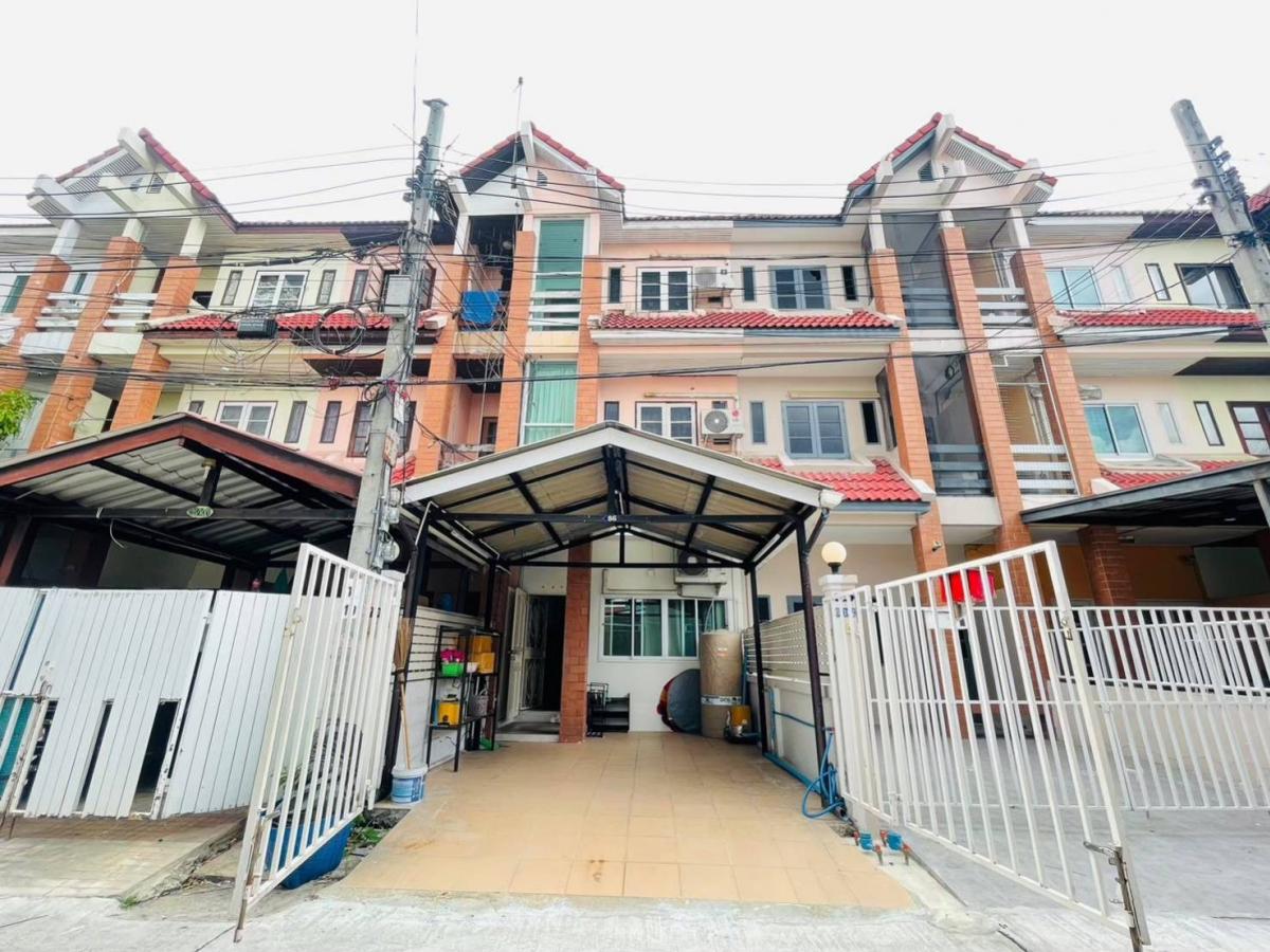 For SaleTownhouseChaengwatana, Muangthong : 3-storey townhouse in Petchrat Village, Prachachuen Road, Soi 8, The Mall Ngamwongwan, Prachaniwet Market, Bon Marche Market, Dhurakij Pundit University, Big C, Lotus, including all furniture as shown in the picture.