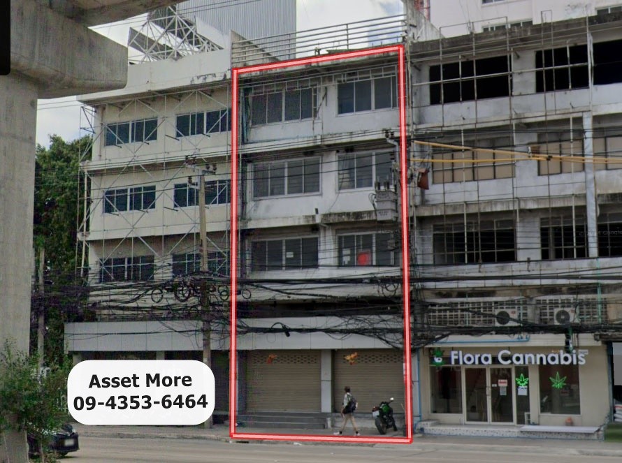 For RentShophouseChaengwatana, Muangthong : For rent: 2 commercial buildings, 4 floors, on the main road, Chaeng Watthana area, near Central and the Pink Line MRT station. There is parking for customers.