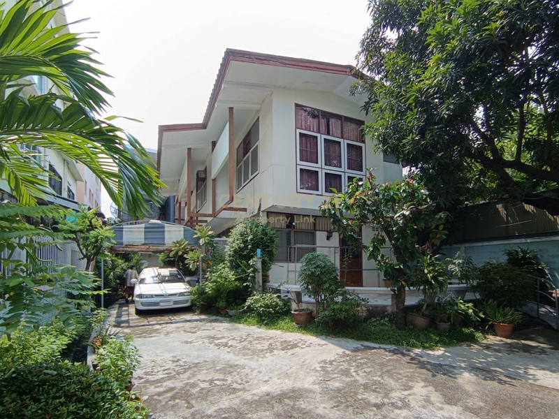 For SaleHouseRama3 (Riverside),Satupadit : Vintage detached house for sale, prime location in the heart of the city, Chan Road, Soi 17, large land area 100 sq m, 400 sq m. No.55-HH-67073